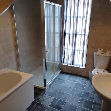 Westmount - 2 Fulford Road Apartman