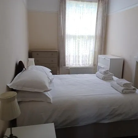 Westmount - 2 Fulford Road Apartman *