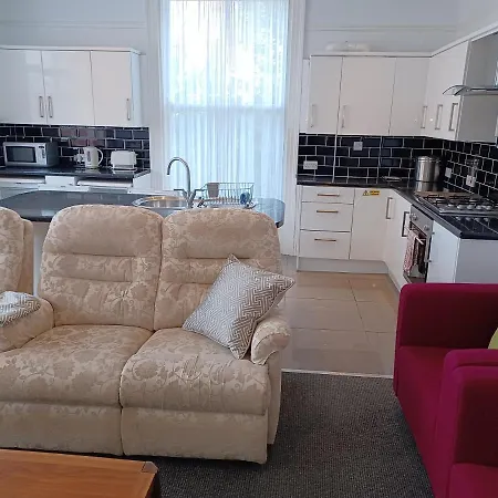 Westmount - 2 Fulford Road Apartman